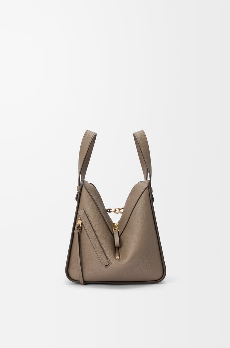 LOEWE ハンモックバッグ コンパクト（ソフトグレインカーフ） トープ
