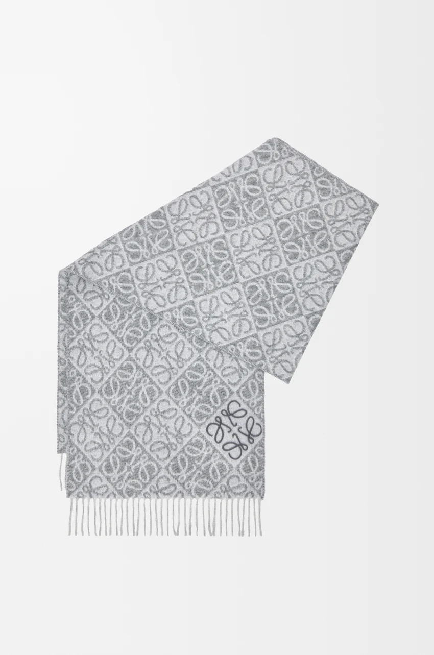 Anagram scarf in wool and cashmere