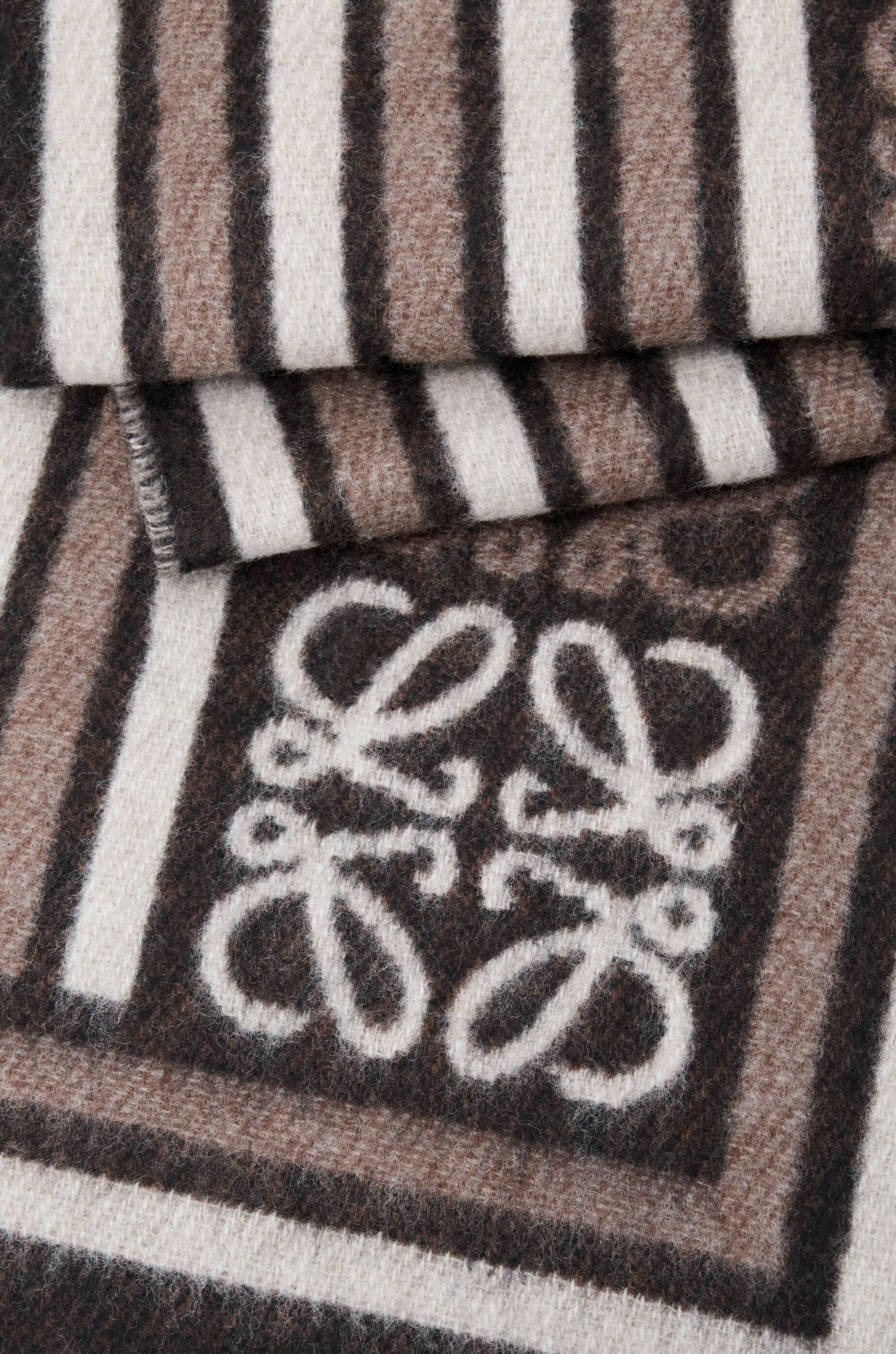 Scarf in wool and cashmere Brown - LOEWE