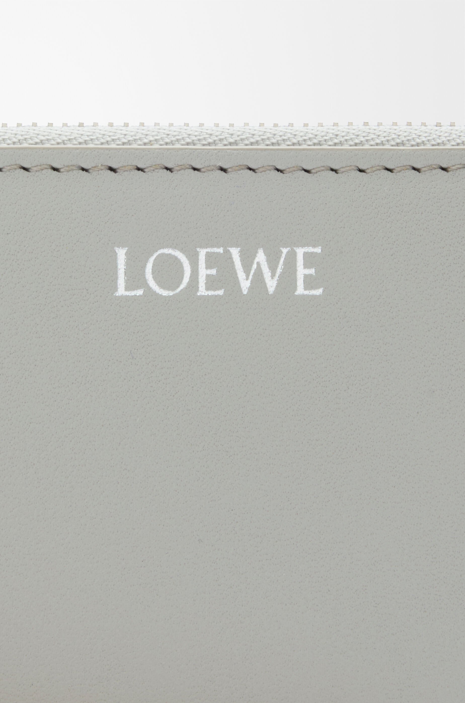 ジップ コインパース（シャイニーナパカーフ） グレー - LOEWE