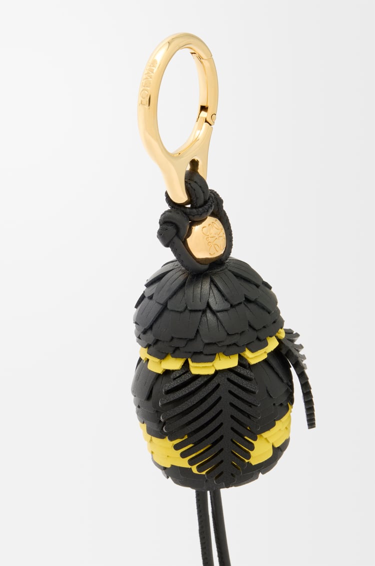 LOEWE Charm Bee en piel de ternera clásica Amarillo