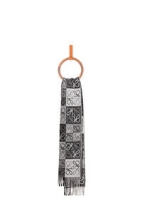 LOEWE チェッカーボード スカーフ（ウール＆カシミヤ） ブラック/ホワイト