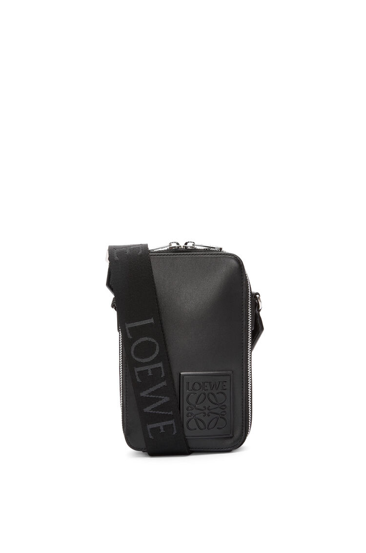 バーティカル クロスボディポケット (サテンカーフ) ブラック LOEWE
