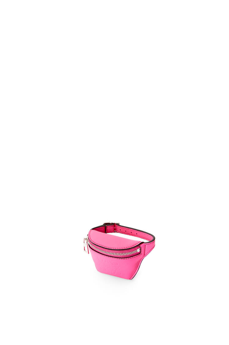 LOEWE Brazalete con monedero en piel de ternera clásica Rosa Neon pdp_rd