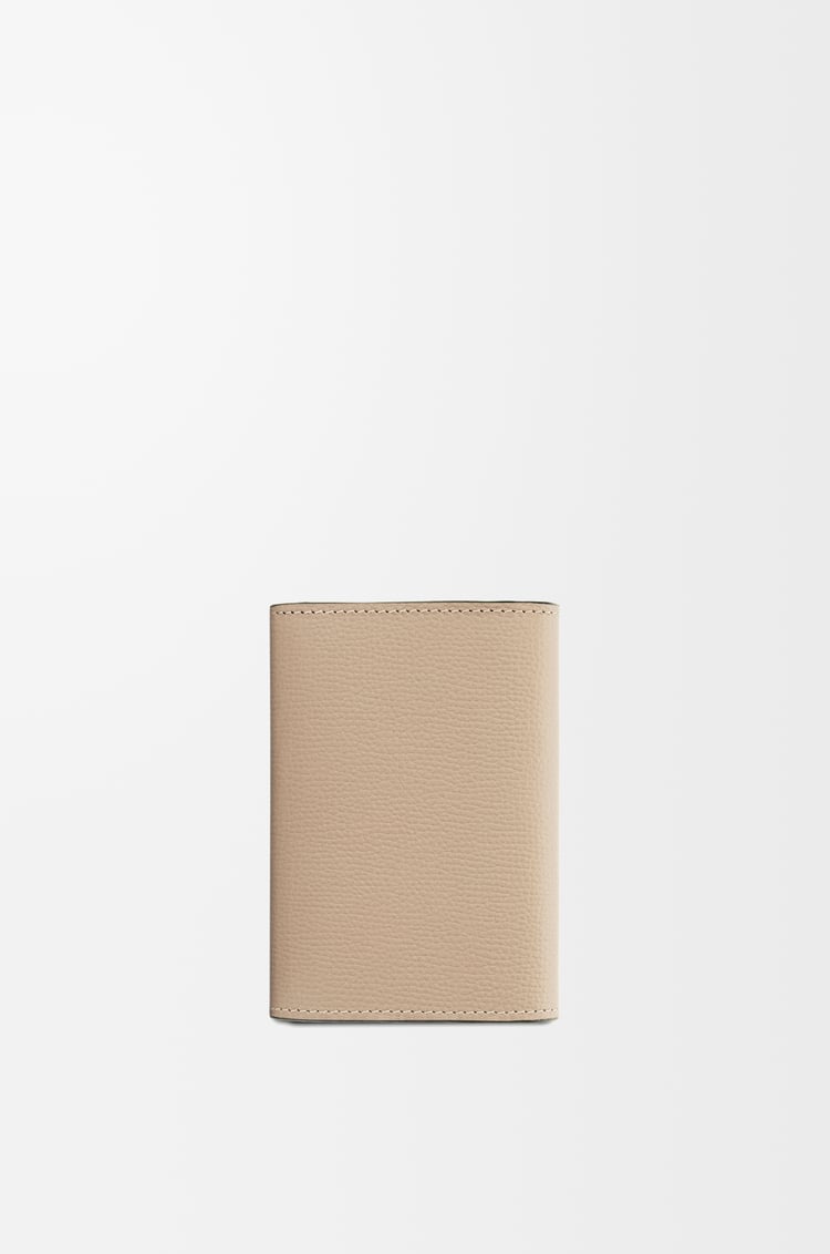 LOEWE 小型鵝卵石紋小牛皮 Anagram 直式錢包 沙色