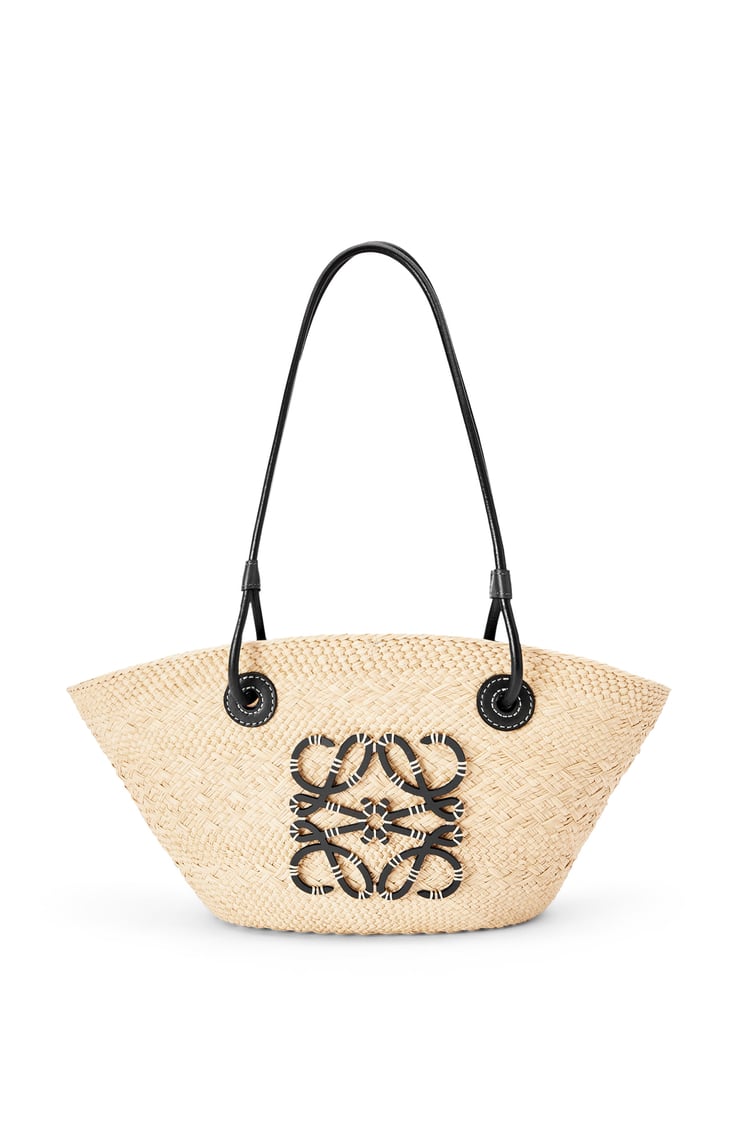 LOEWE Small Anagram Basket bag in iraca palm and calfskin 自然色/黑色