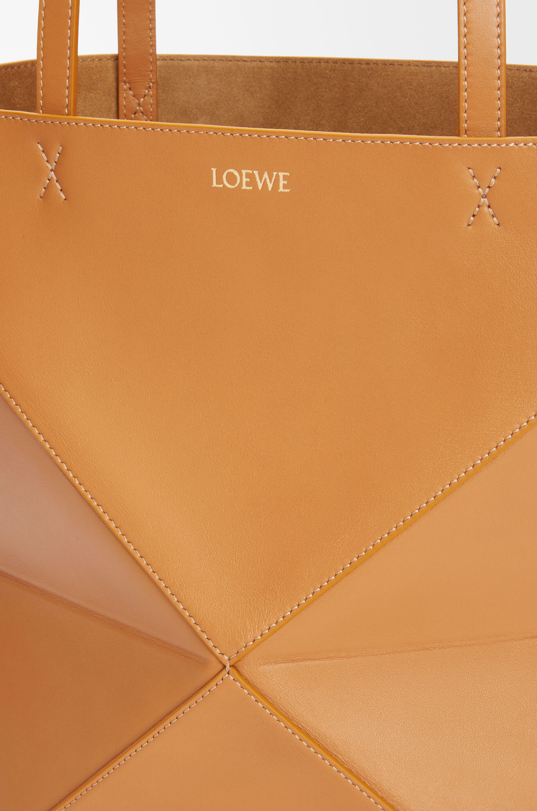 LOEWE 미디엄 퍼즐 폴드 토트 - 샤이니 카프스킨 웜 데저트