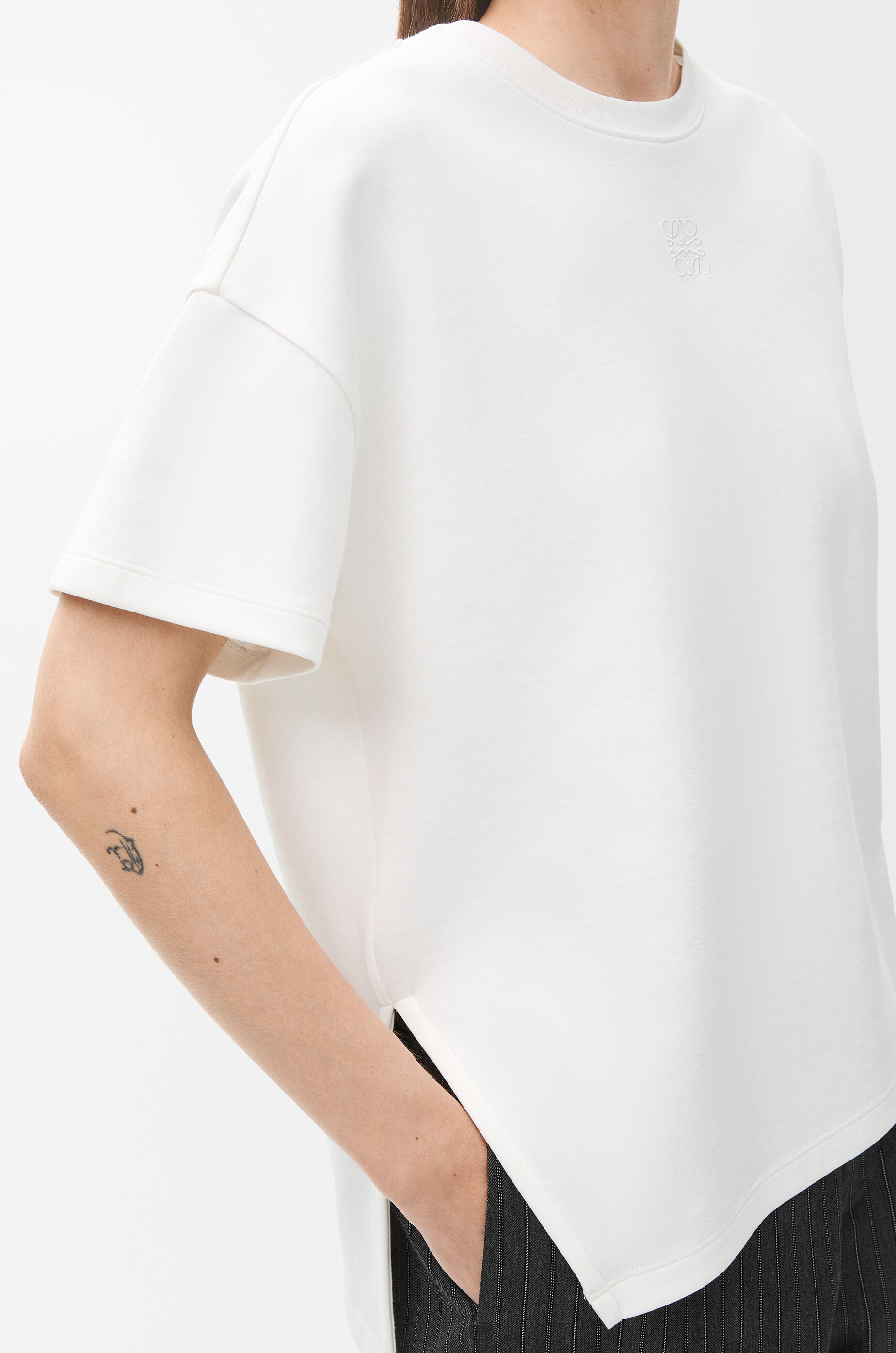 アシンメトリー Tシャツ（コットンブレンド） ホワイト - LOEWE