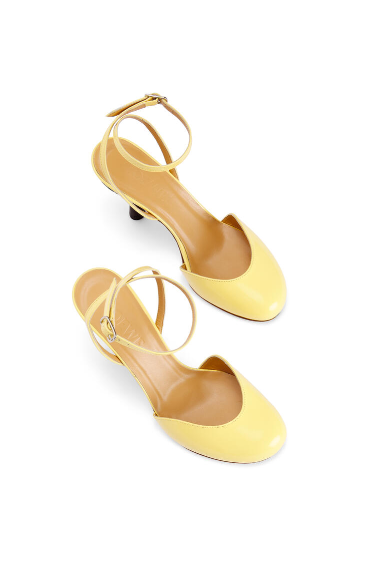 LOEWE Zapato de salón con tira en el tobillo en piel de ternera Amarillo pdp_rd