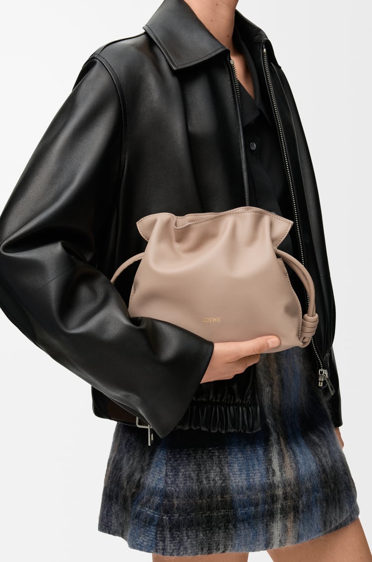 LOEWE Bolso Flamenco Clutch mini en piel napa de ternera Arena
