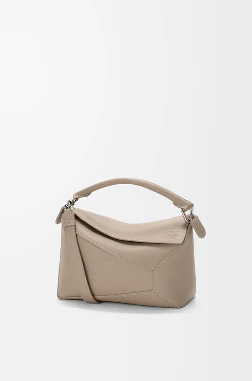 LOEWE Bolso pequeño Puzzle Edge en piel de ternera graneada Arcilla