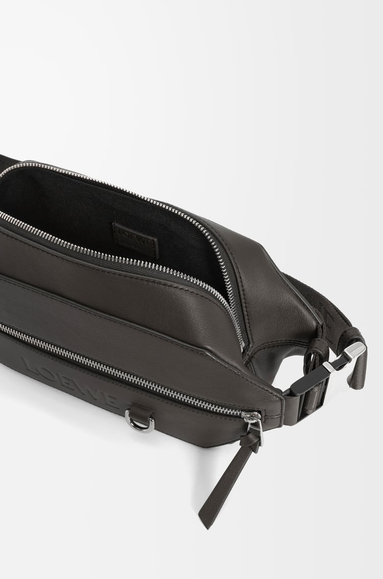 LOEWE Bolso bandolera Convertible en piel de ternera Gris Oscuro