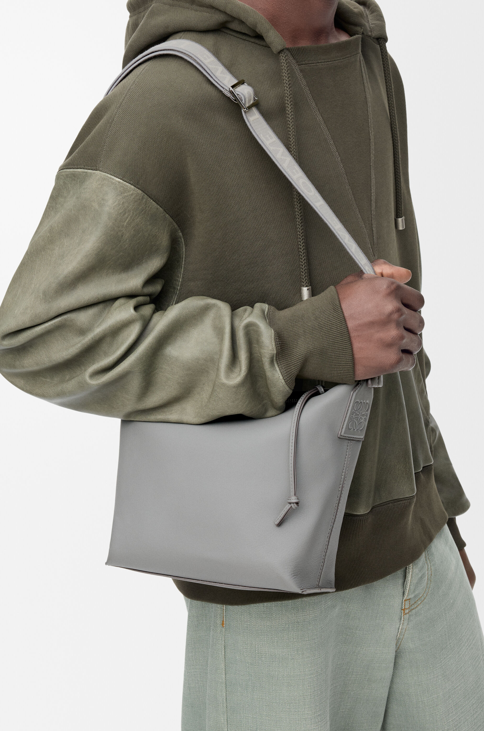 ★関税込み★ LOEWE Small Cubi Crossbody Bag B906Q63X04_6401_1F.jpg
