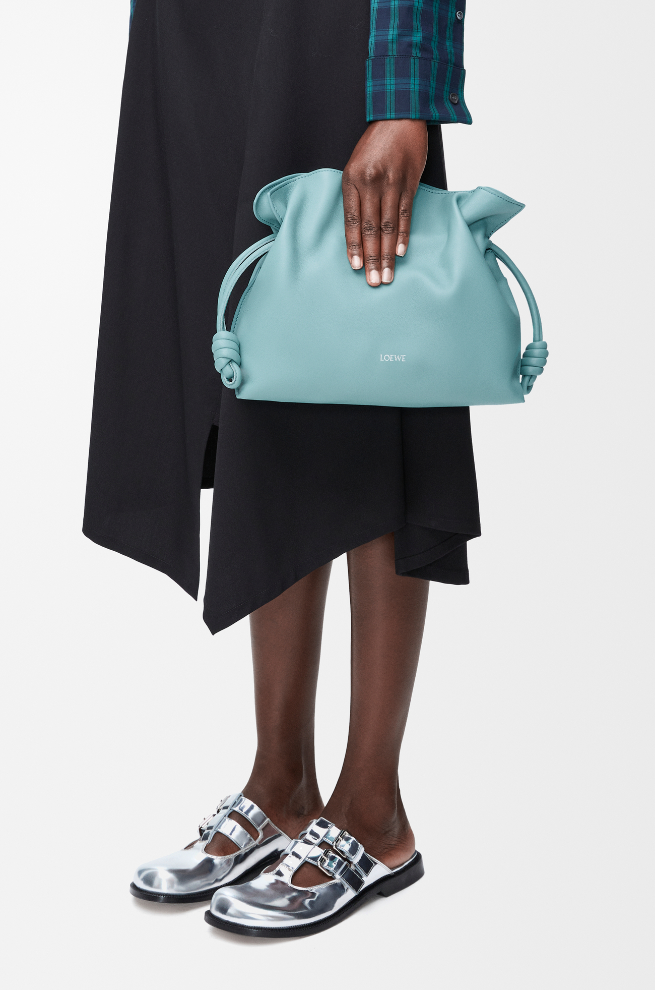 LOEWE Bolso Flamenco Clutch mediano en piel napa de ternera Agua plp_rd