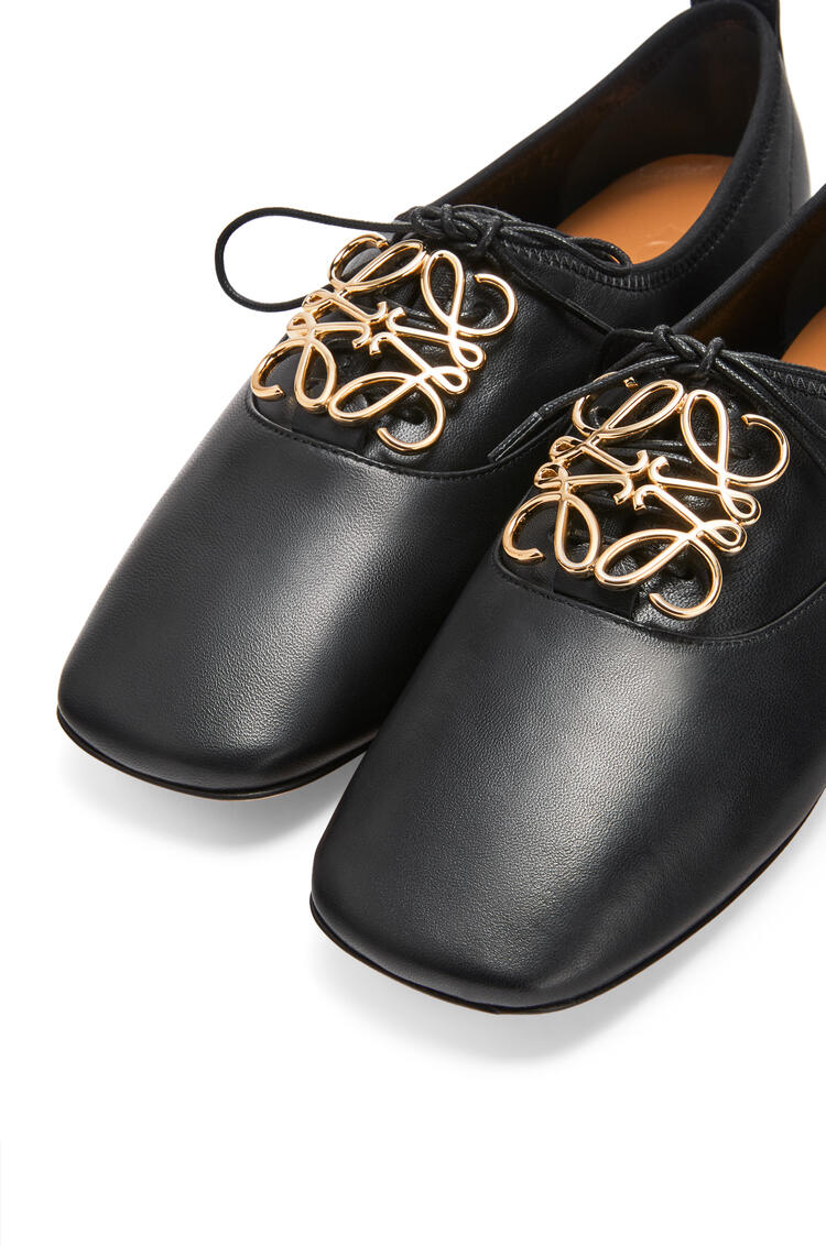 LOEWE Zapato derby en suave piel de cordero con Anagrama Negro pdp_rd