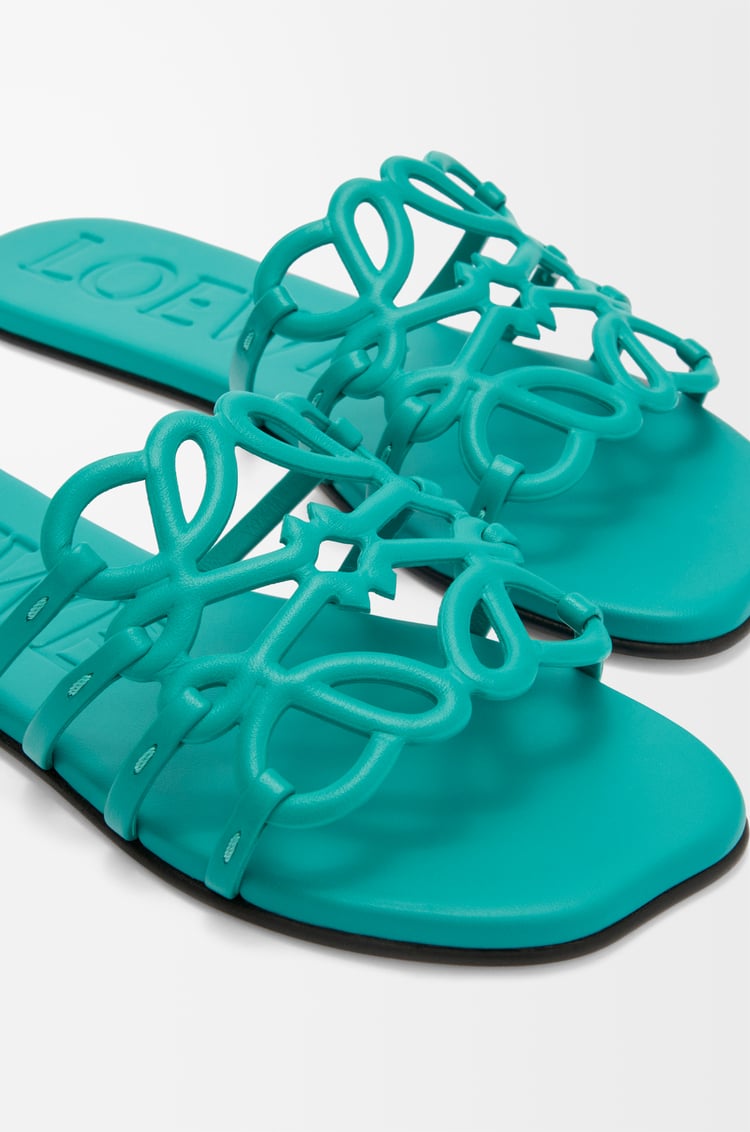 LOEWE Sandalia Petal Anagram en piel de ternera Turquesa