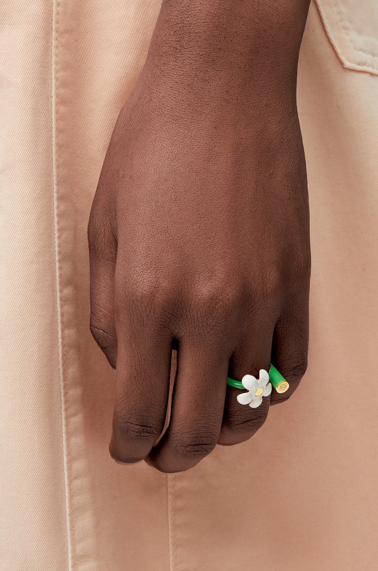 LOEWE Flor ring in sterling silver and enamel Gold/White