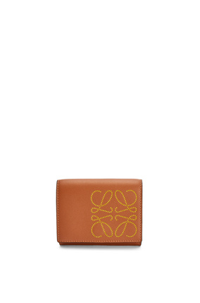 LOEWE Brand trifold 6 cardholder in calfskin Tan/Ochre