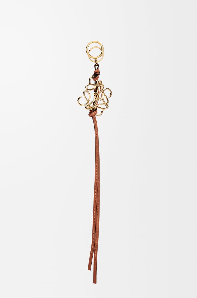 LOEWE Charm Anagram en piel de ternera Dorado / Bronceado