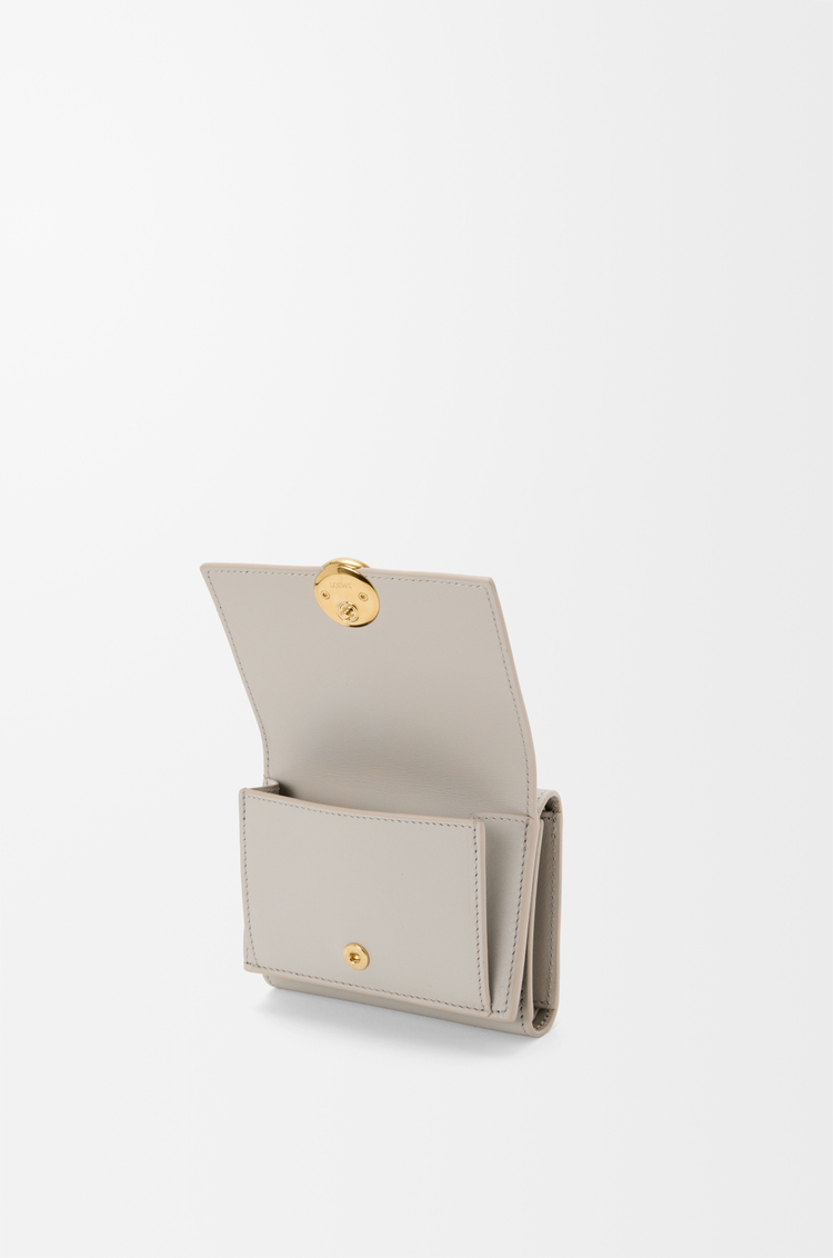 LOEWE Pebble trifold wallet in shiny nappa calfskin Shell Grey