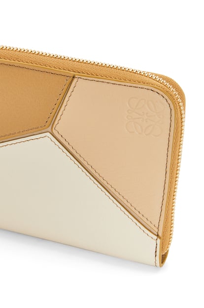 LOEWE Puzzle zip around wallet in classic calfskin Angora/Dusty Beige/Gold plp_rd