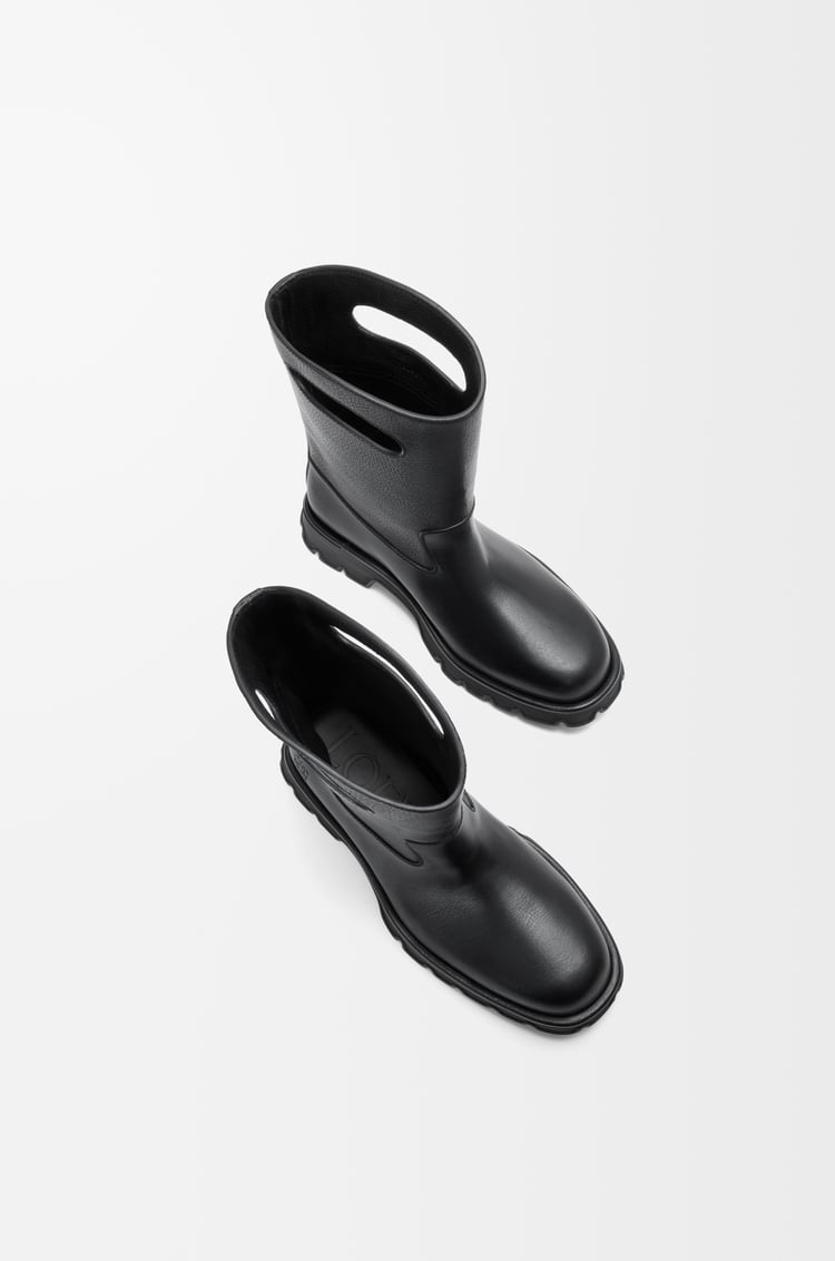 LOEWE Bobby boot in grained vegetable-tanned calfskin Black