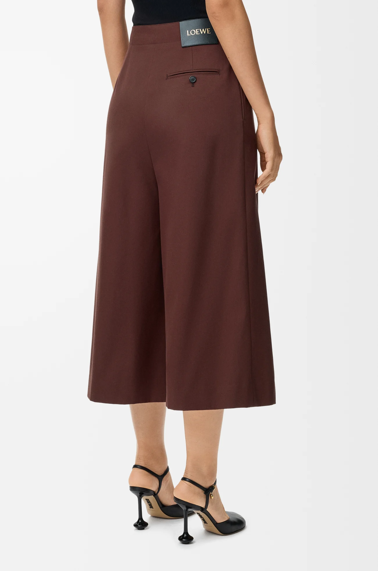 LOEWE Verkürzte Hose mit Gürtel aus Baumwolle und Seide Kaffeebraun