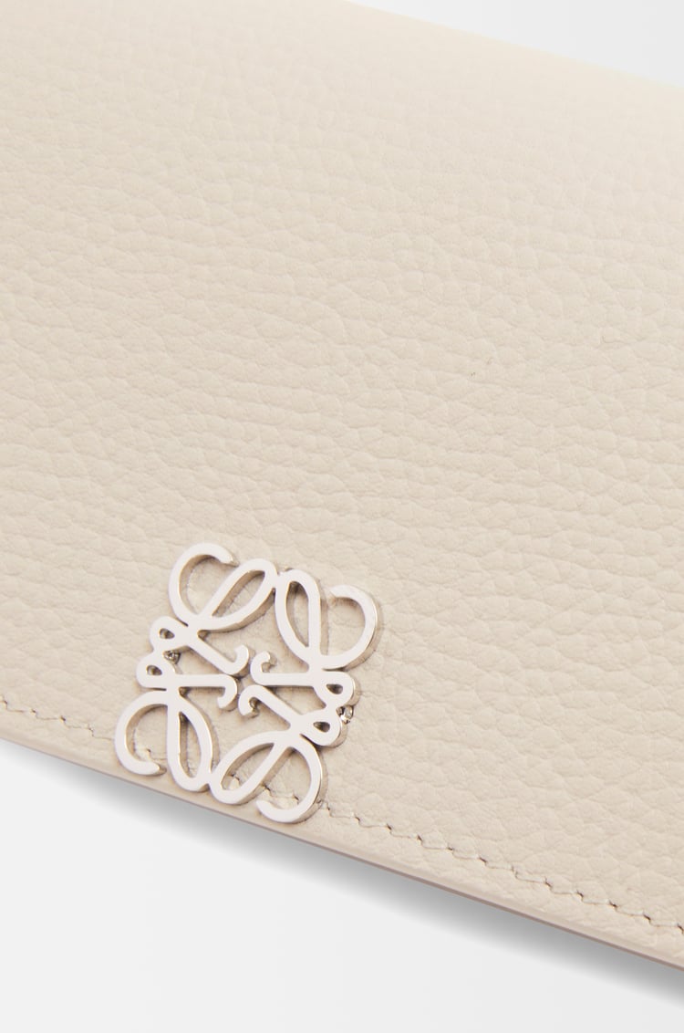LOEWE アナグラム ビジネスカードホルダー（ペブルグレインカーフ） ライトゴースト
