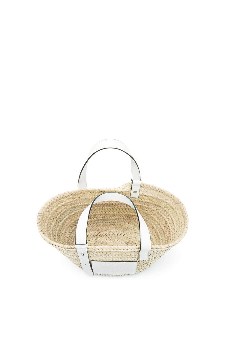 LOEWE Bolso tipo cesta en hoja de palma y piel de ternera Natural/Blanco pdp_rd