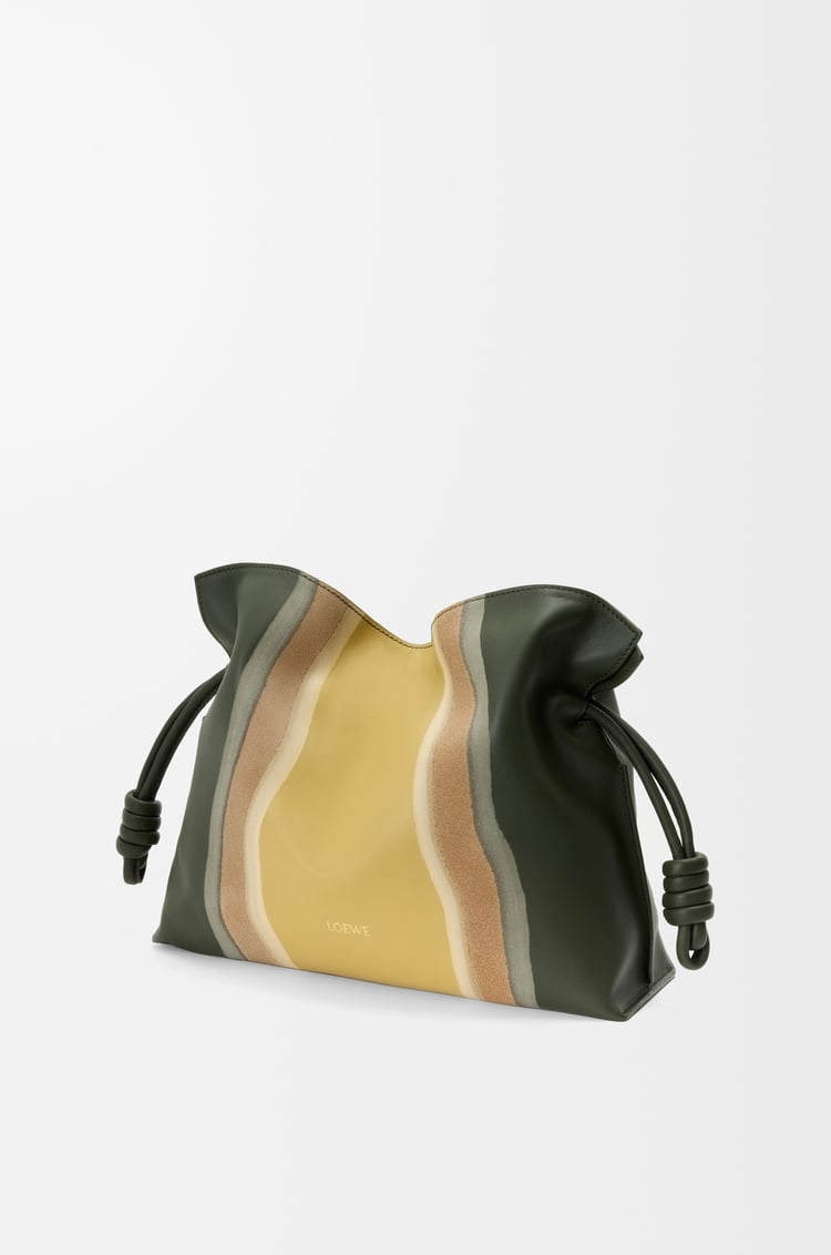 LOEWE フラメンコクラッチ（ナパカーフ） ボトルグリーン/オークル