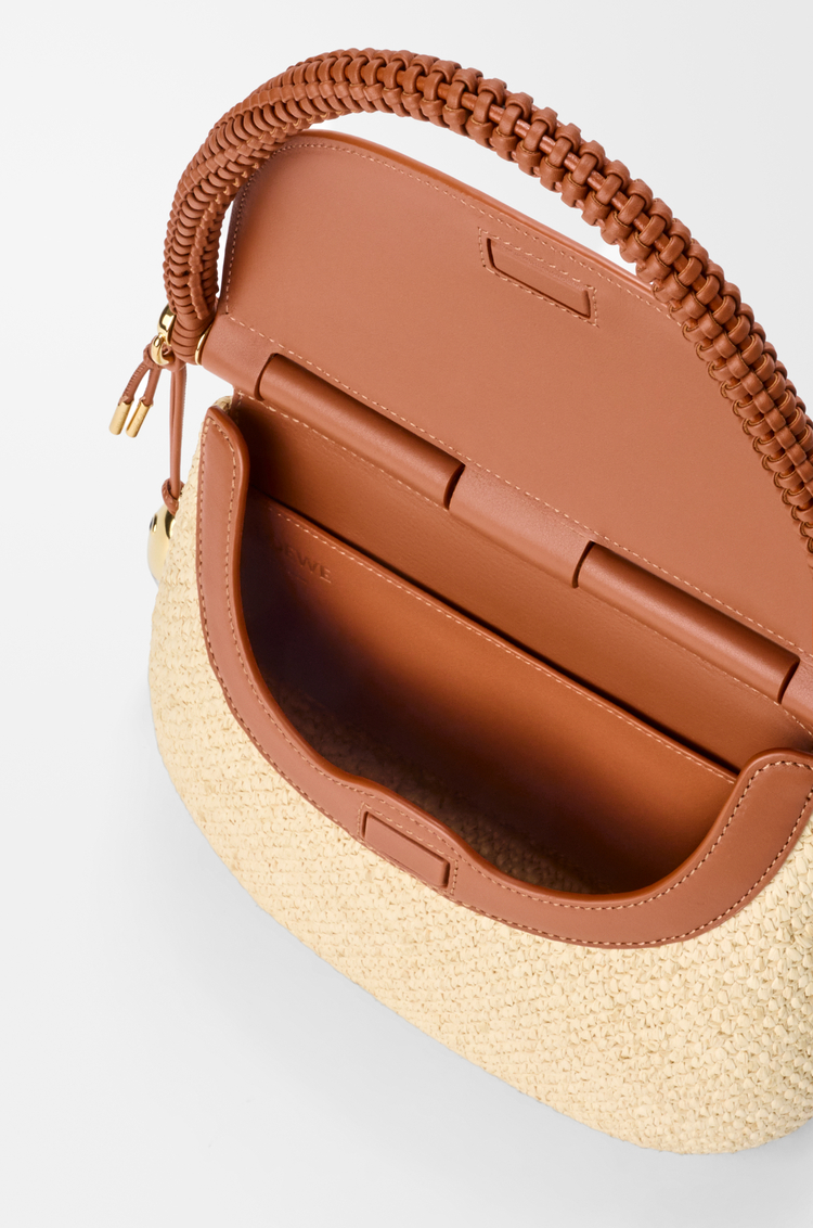 LOEWE Medium Pescador bag in raffia and calfskin Natural/Tan