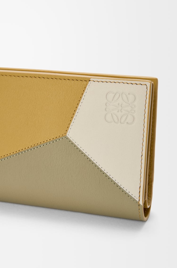 LOEWE Cartera compacta Puzzle en piel de ternera clásica Jengibre/Sal Marina