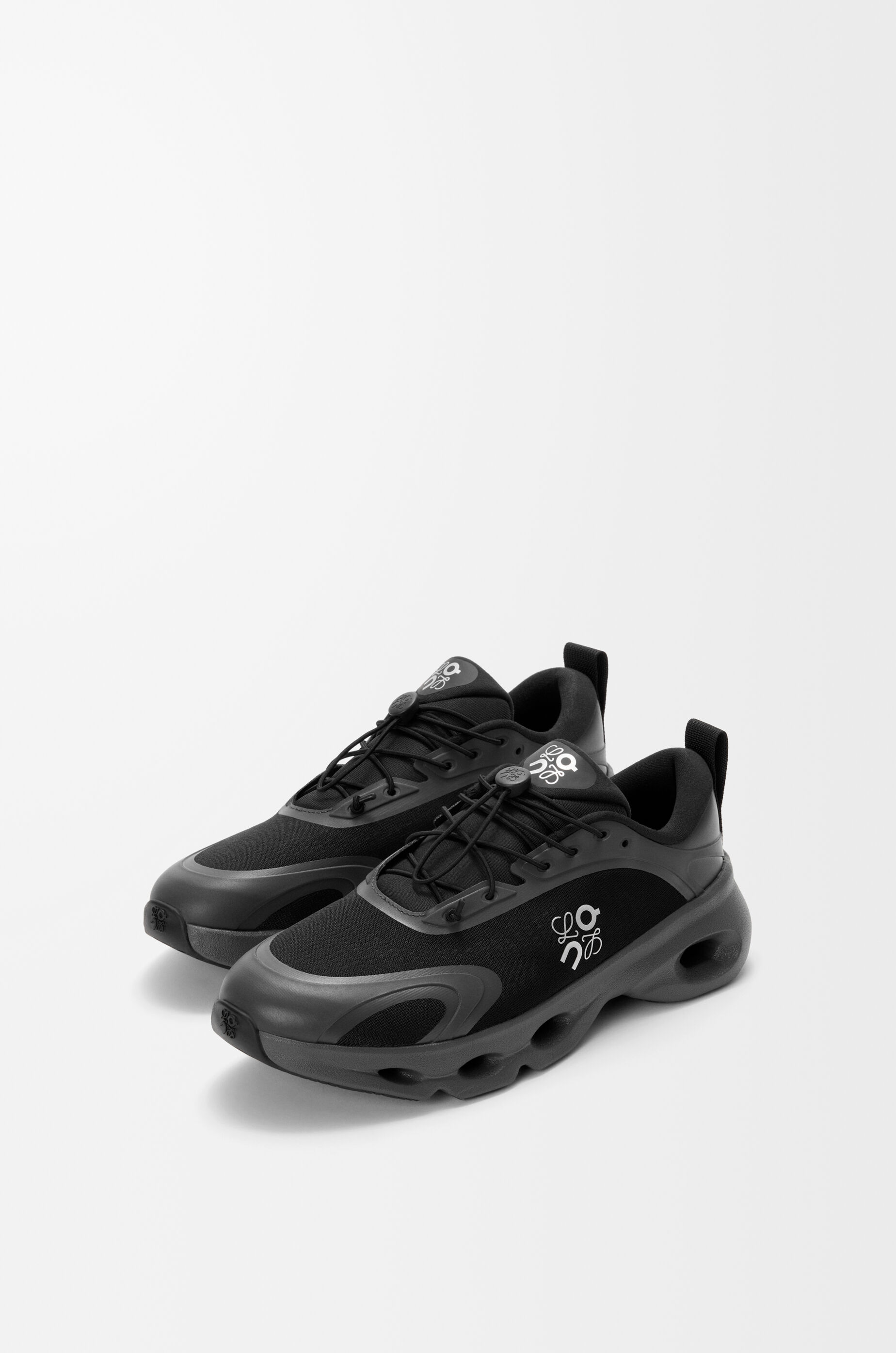 LOEWE × On ブラック スニーカー ロエベ x On 新作コレクション · ロエベ スニーカー - LOEWE