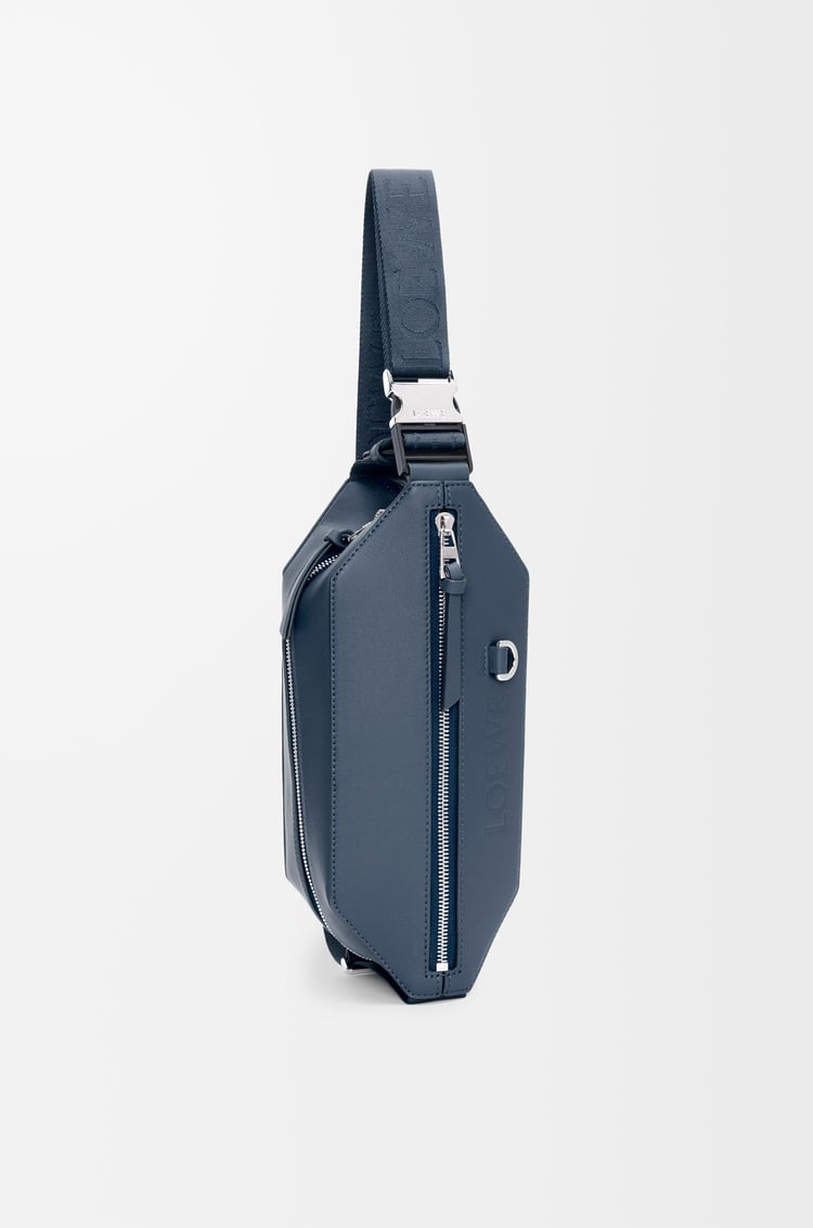 LOEWE Bolso bandolera Convertible en piel de ternera Tinte Índigo