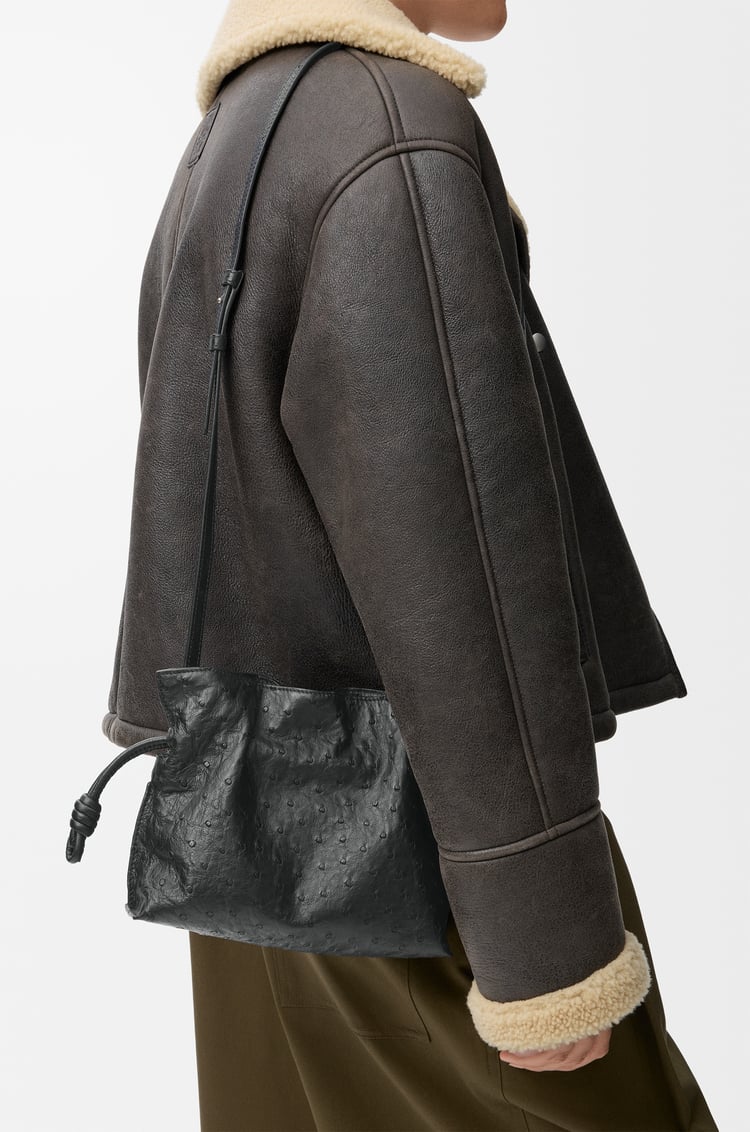 LOEWE Mini Flamenco clutch en cuir d'autruche Noir
