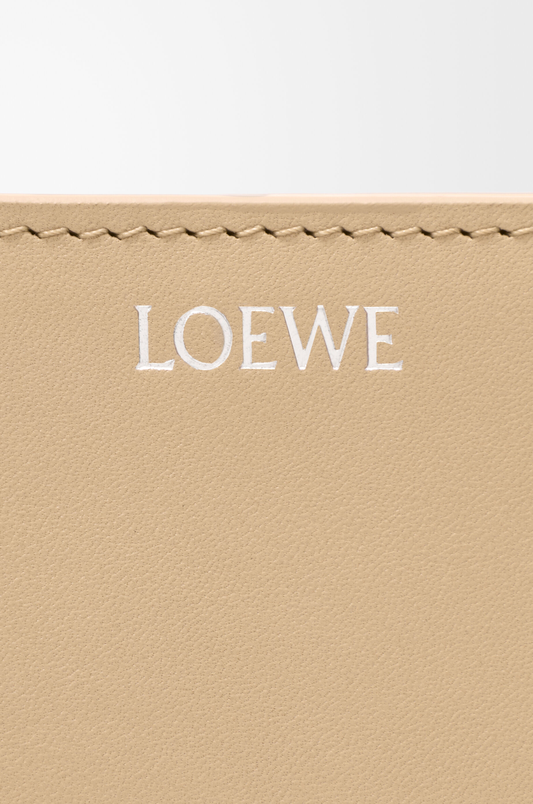 Knot compact wallet in shiny nappa calfskin Beige - LOEWE USA