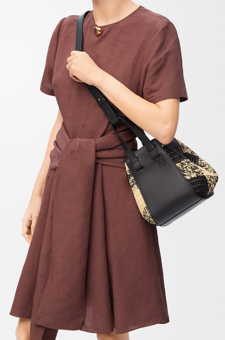 LOEWE ハンモックバッグ コンパクト（ラフィア&カーフ） ナチュラル/ブラック