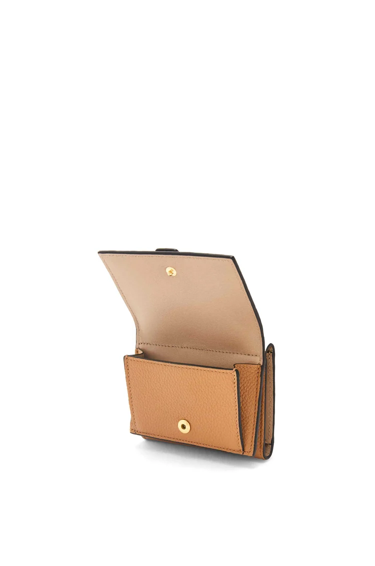 LOEWE Cartera con tres pliegues en suave piel de ternera graneada Toffee/Bronceado
