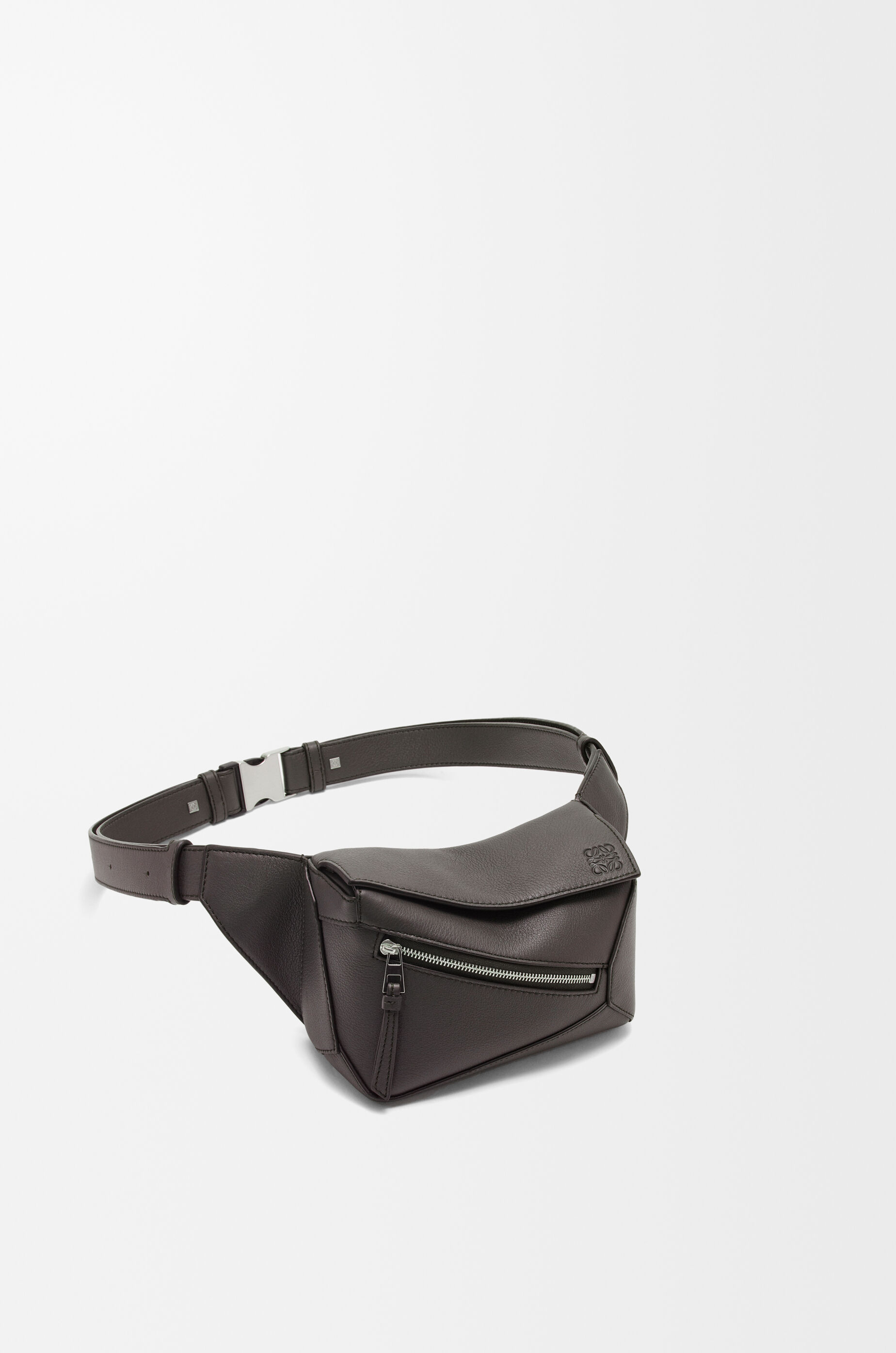 素晴らしい品質 パズル バムバッグ ミニ（クラシックカーフ） グレー - LOEWE ウエストポーチ