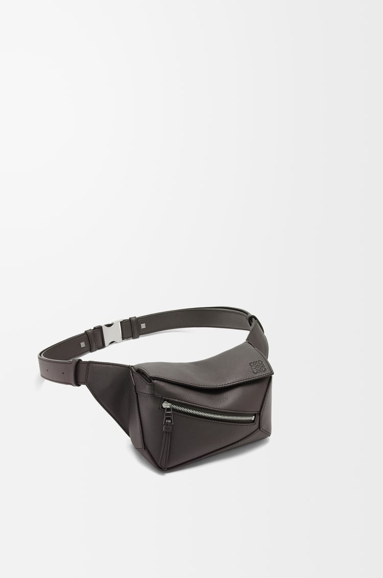LOEWE Riñonera Puzzle mini en piel de ternera Gris Oscuro