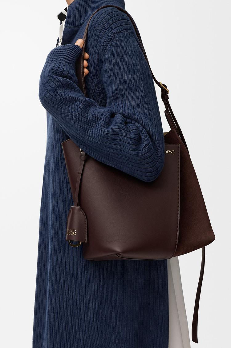 LOEWE Bolso Bilbao bucket mediano de ante y piel de ternera suave Castaña Oscura