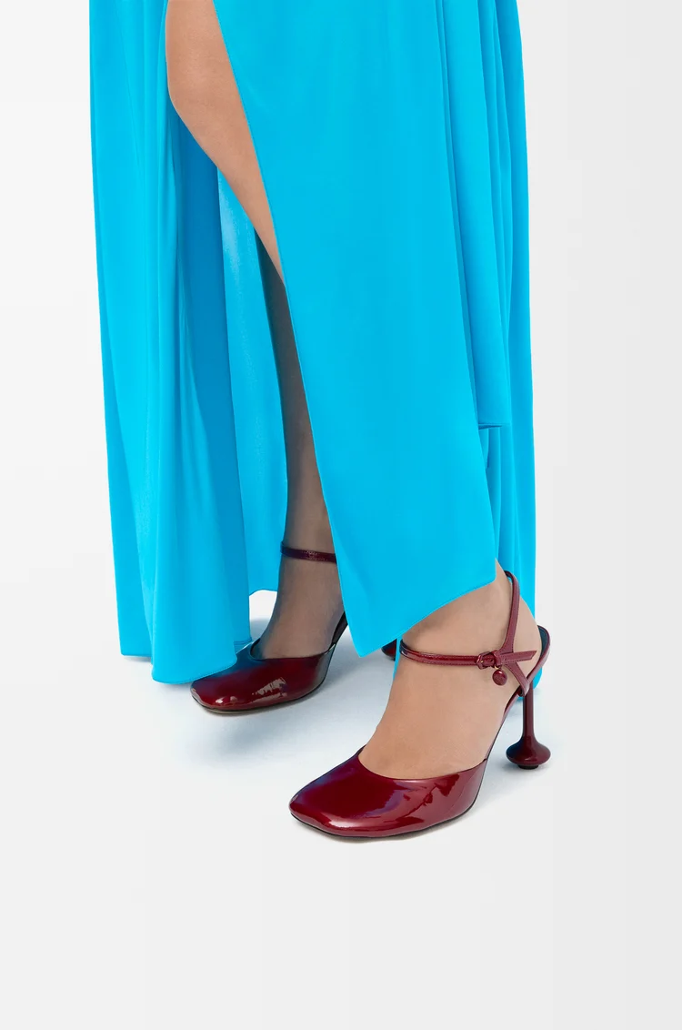 LOEWE Zapato de salón Toy con tira en piel de cordero suave efecto charol Rojo Oscuro