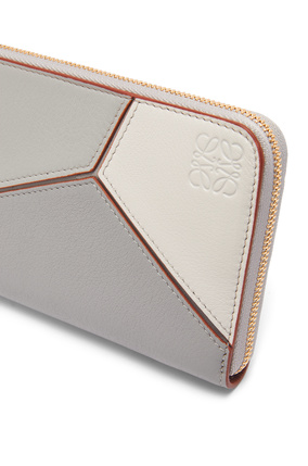 LOEWE Puzzle zip around wallet in classic calfskin Ghost/Soft White plp_rd