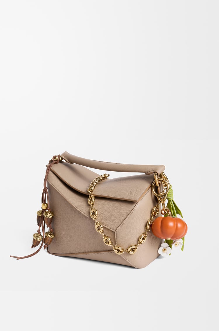 LOEWE Charm Pumpkin en piel de cordero Naranja/Dorado