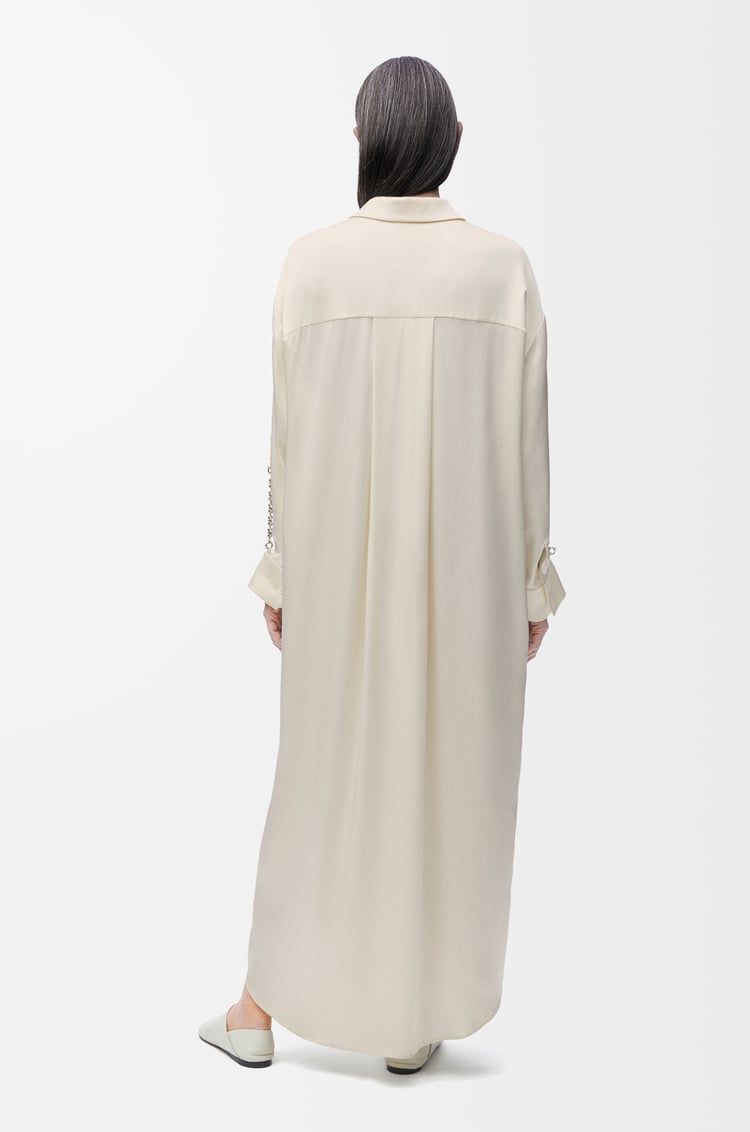 LOEWE Vestido camisero con cadena en seda Marfil