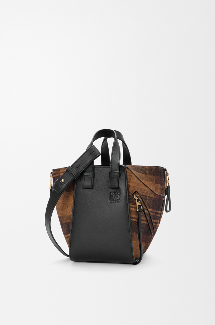 LOEWE Sac Hammock Compact en cuir velours et cuir de veau classique Tan/Noir