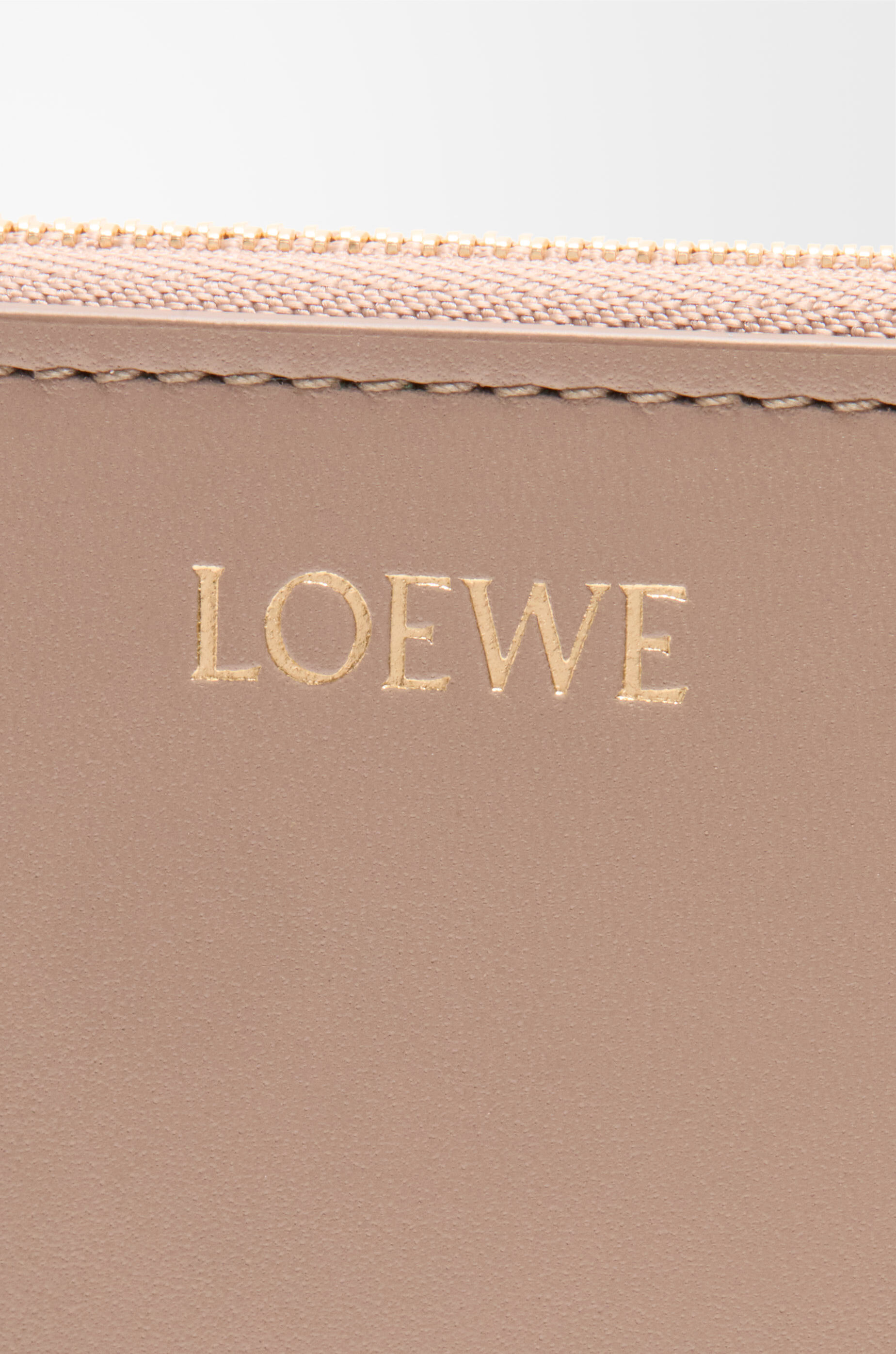 ジップ コインパース(シャイニーナパカーフ) ベージュ - LOEWE ジップ コインパース(シャイニーナパカーフ) ベージュ - LOEWE