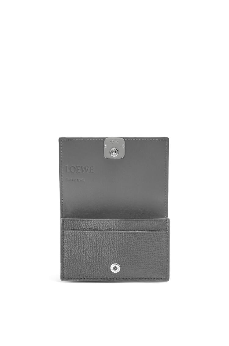 LOEWE Anagram business cardholder in pebble grain calfskin Asphalt Grey