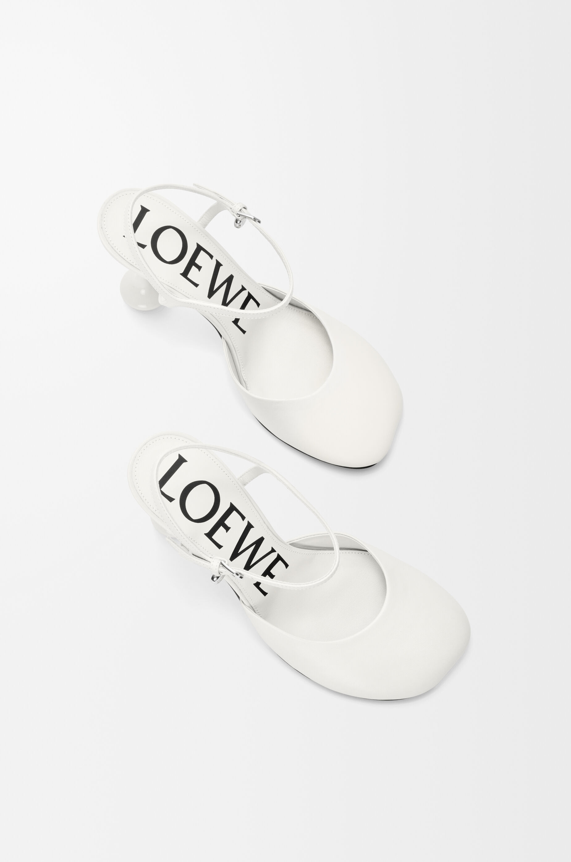 トイ アンクルストラップ パンプス（ラム） ホワイト - LOEWE