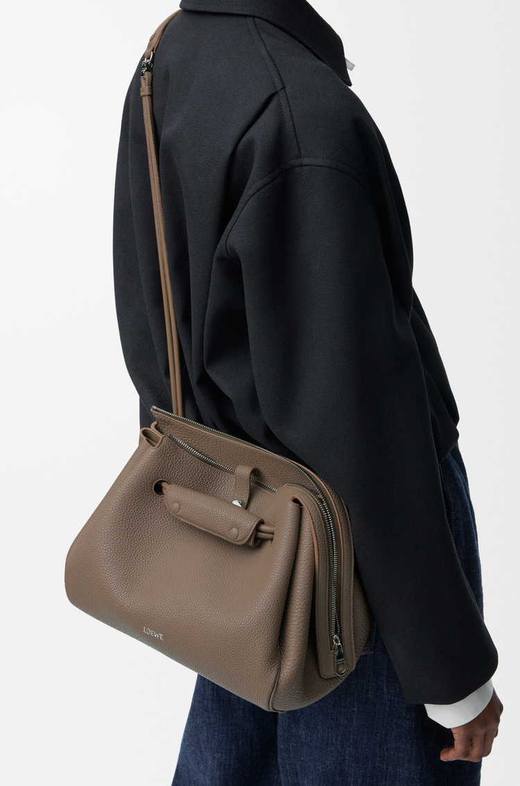 LOEWE Borsa Madrid media in morbida pelle di vitello granata Grigio Talpa